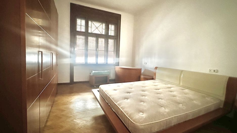 Apartament cu 3 camere de închiriat în Piața Victoriei - Poză 10