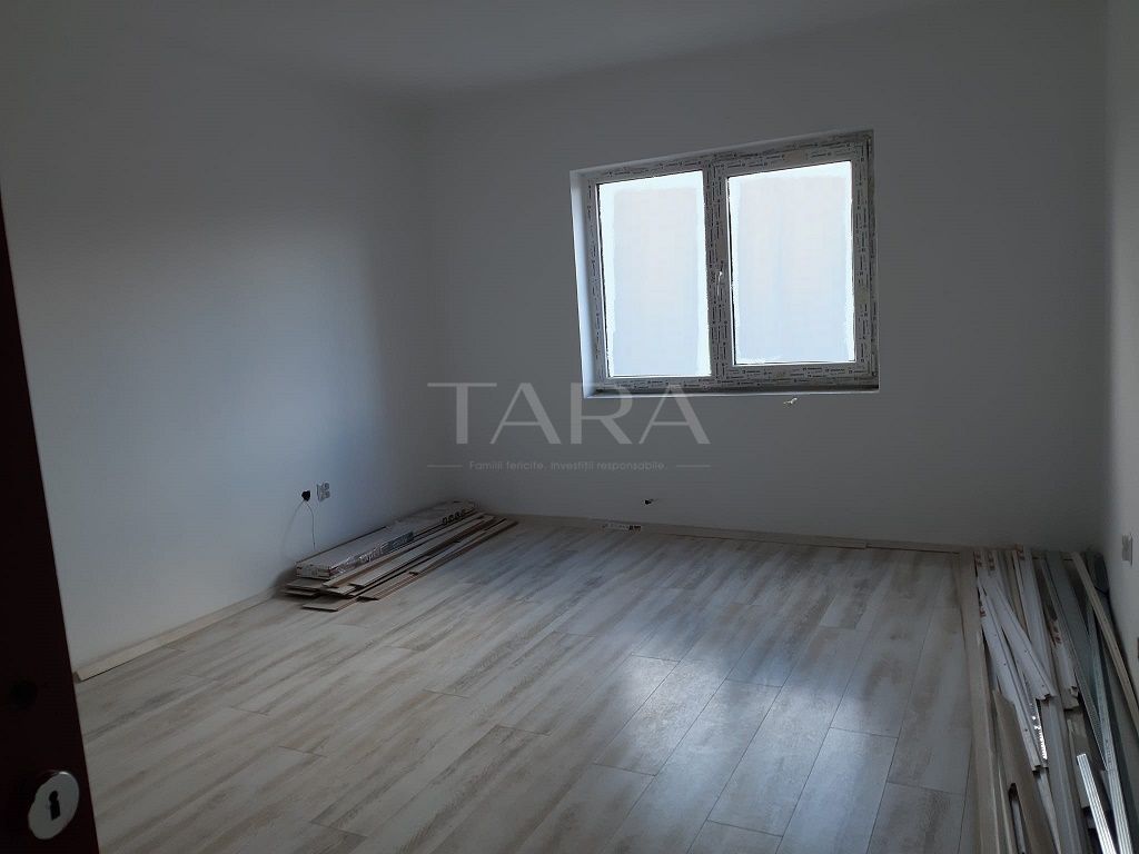 Apartament cu 3 camere de vânzare în Florești, zona Primăriei. - Poză 1