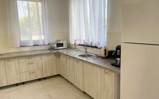 Pensiune de vanzare in statiunea 1 Mai - Poză 8