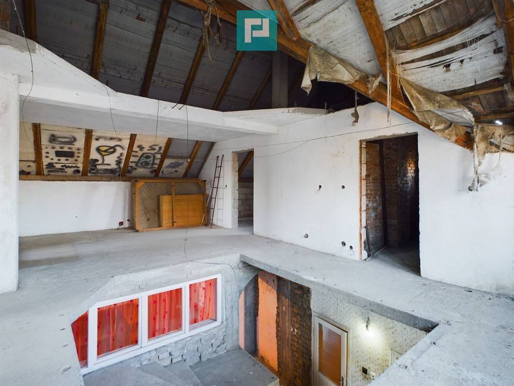 Casă/vilă cu 6 camere în Curtici - Poză 18