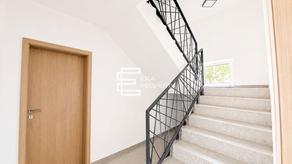 Apartament 2 camere + gradina 50 mp, la cheie , Cristian - Poză 5