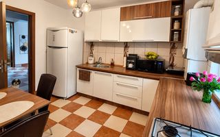 Dambovita | 3 camere | Decomandat | Centrala proprie | 2 bai | 2 balcoane - Poză 6