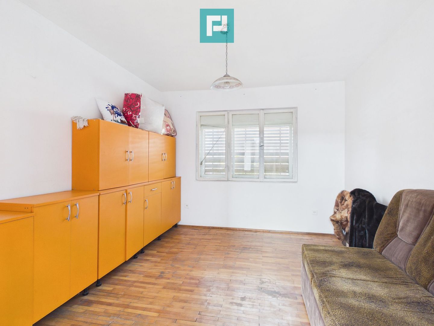 2 case separate + curte 1400 mp – Zona Dâmbovița - Poză 4