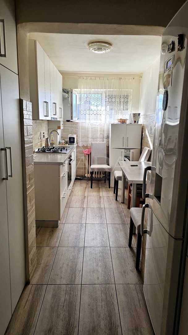 Apartament luminos cu 2 camere și vedere spre oraș. - Poză 1