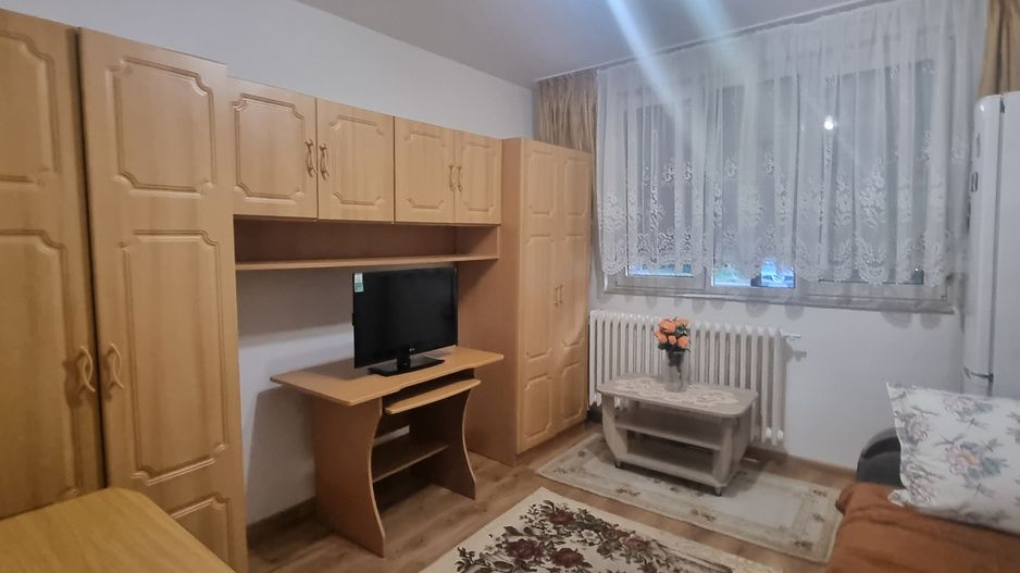 Chirie, garsonieră, mobilată, utilată, parter Blv Dacia. 250 Euro/lună - Poză 2