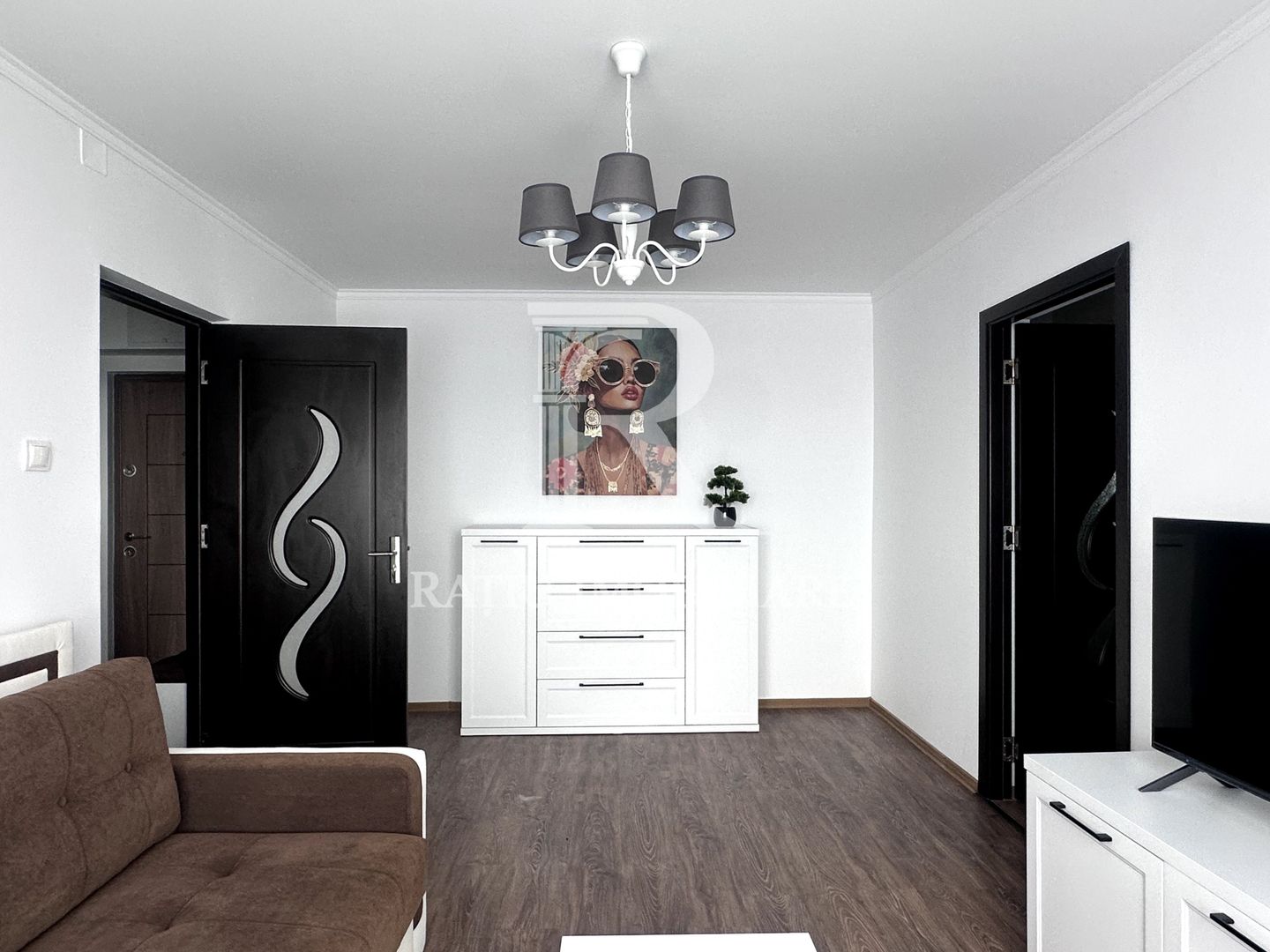 Apartament cu 2 camere | Central | Ascensor | Oradea - Poză 3