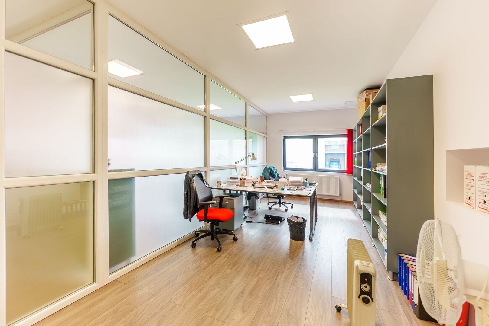 Parcare tiruri și spațiu de birouri - Poză 9