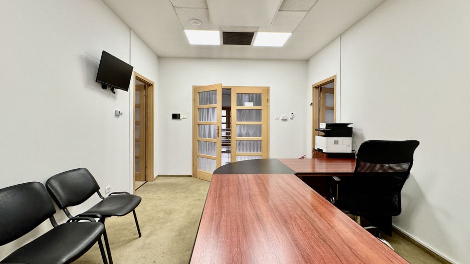 Spațiu pentru birouri langa Funshop Buziașului - Poză 15