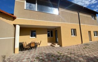 Casa Individuală 7 Camere, 2 Băi,  250 mp Utili