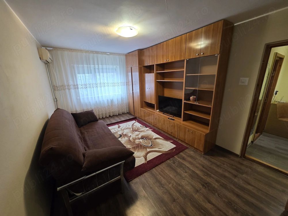 De inchiriat apartament cu 3 camere Micro 17, 343 euro - Poză 1