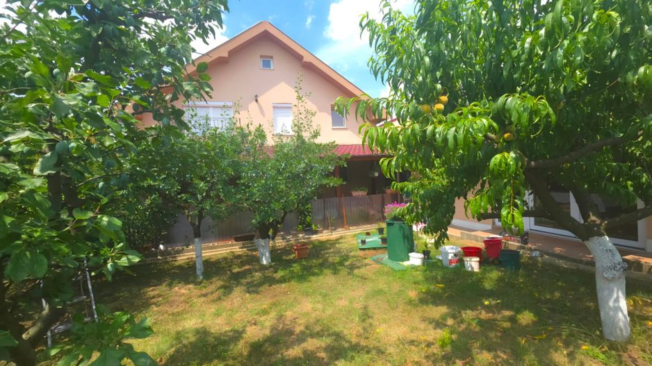 Casa langa Blue Sky cu panouri solare, garaj si terasa mare - Poză 1