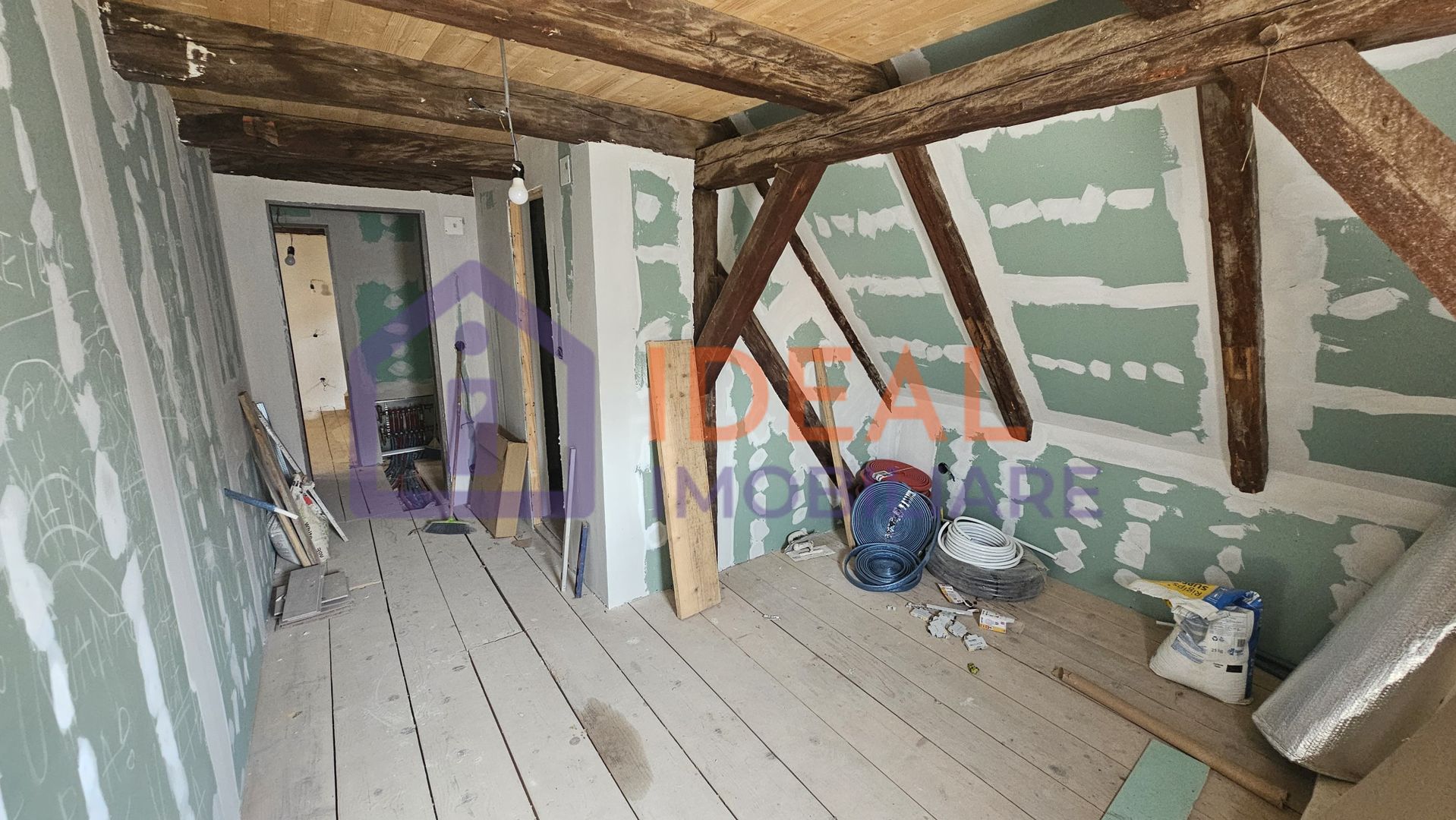 Casă veche, solidă, cu 4 camere, pivniță boltită și 4 băi – zonă centrală - Poză 8