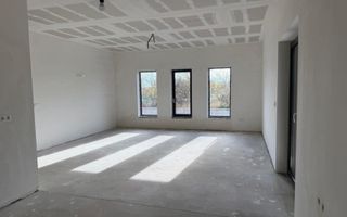 Casa de vanzare în lazuri - Poză 4