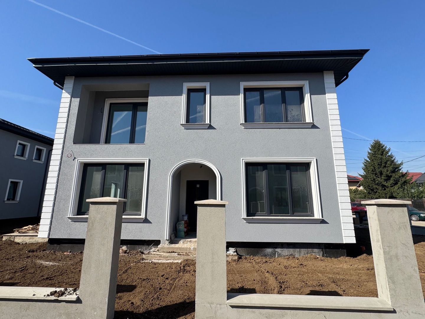 Vila Tunari CENTRAL, 140m2 si curte mare - Poză 1