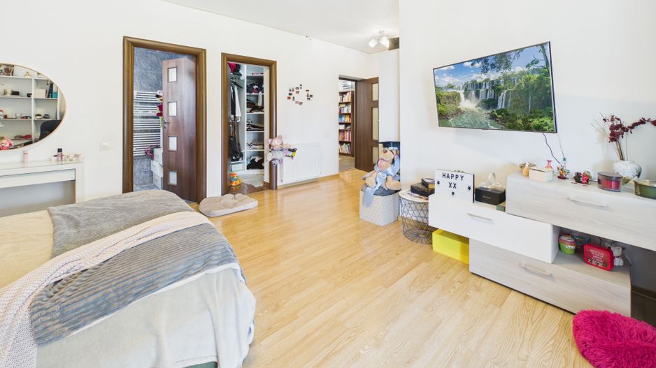 Vilă 10 camere + spațiu comercial | teren 1.300 mp | Otopeni 23 August - Poză 11