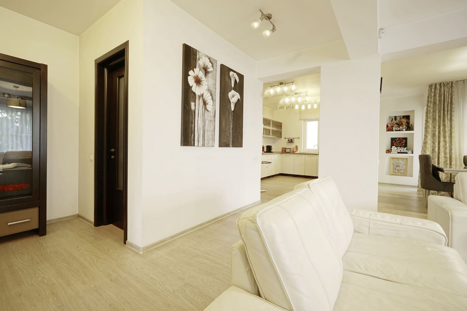 Brancoveanu  P+2, 8 cam, 6 dormitoare, 6 bai, 3 garaje teren 650 mp - Poză 20