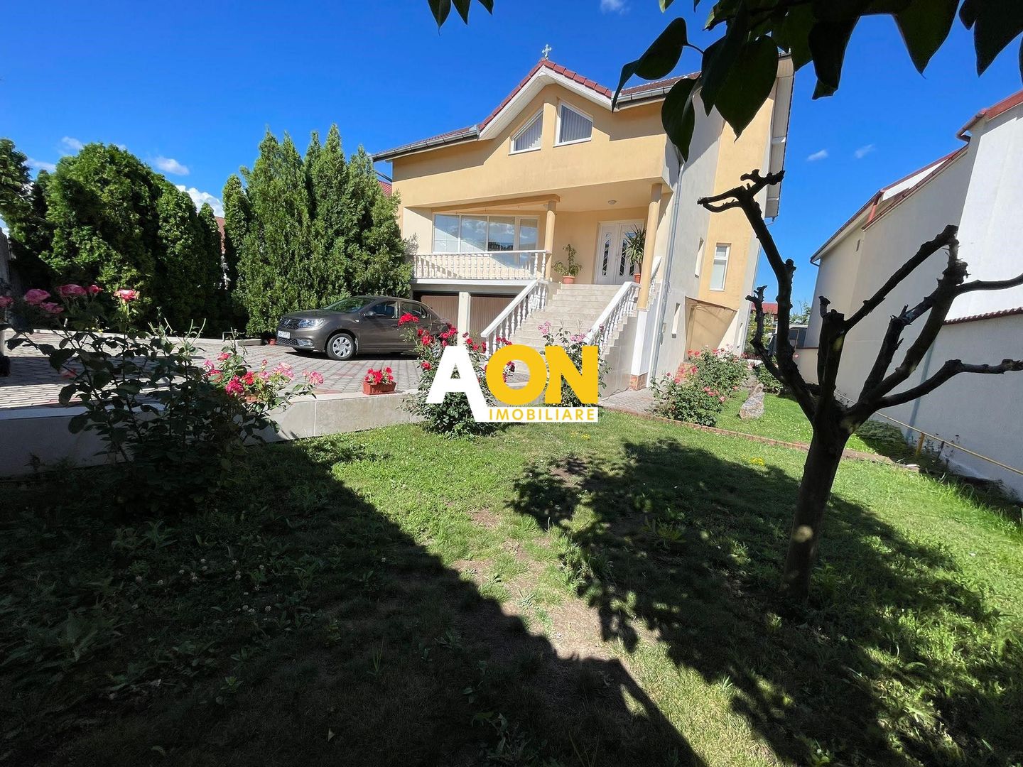 Casă cu 6 camere, teren 912 mp, garaj dublu, în zona Cetate-Schit - Poză 1