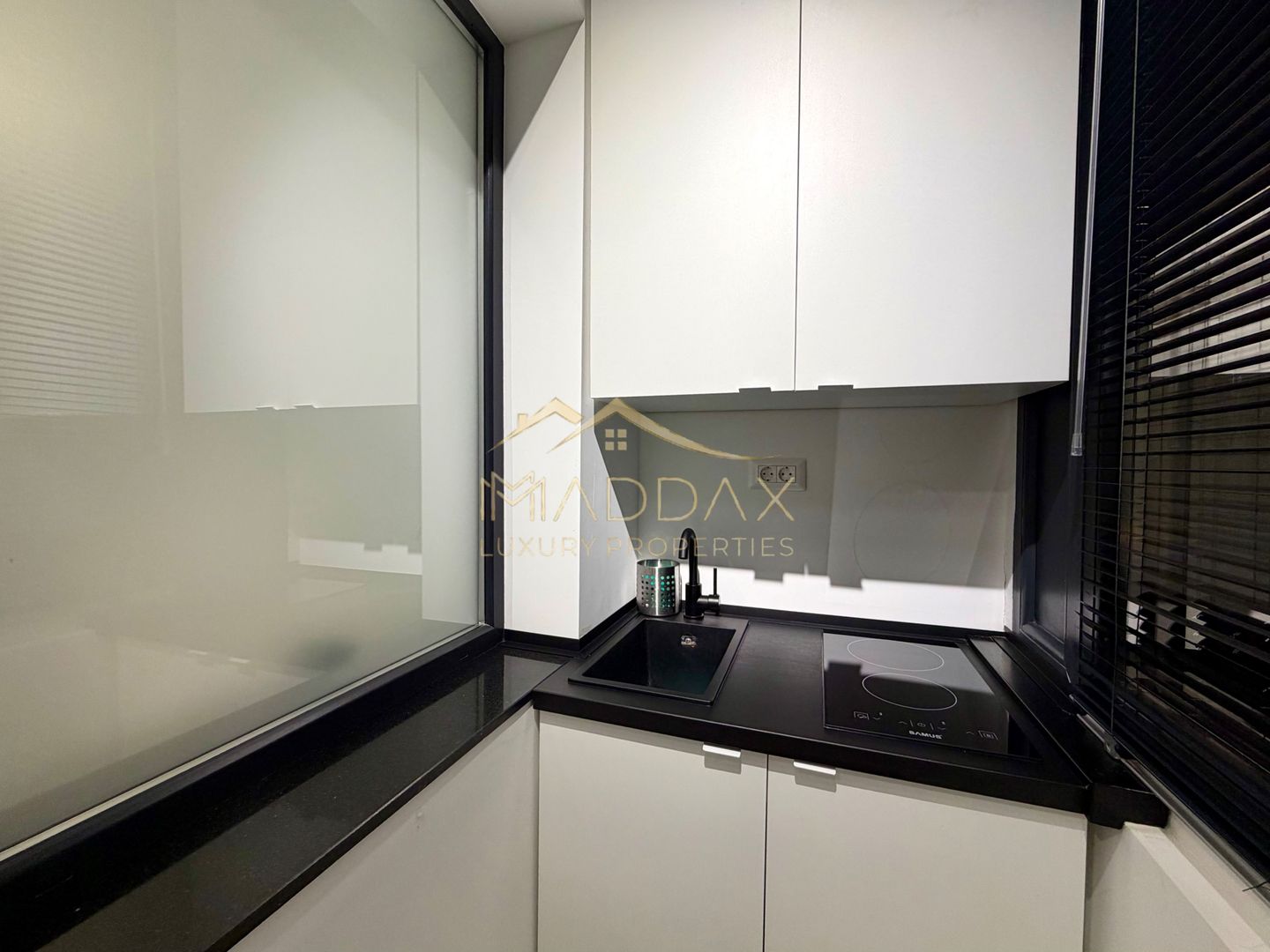 Studio *mobilat complet* // Piata Amzei - Poză 11