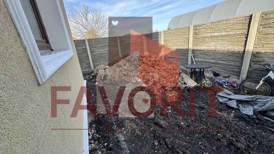 Casa Individuala in Mosnita. La asfalt. Cu Carport - Poză 14