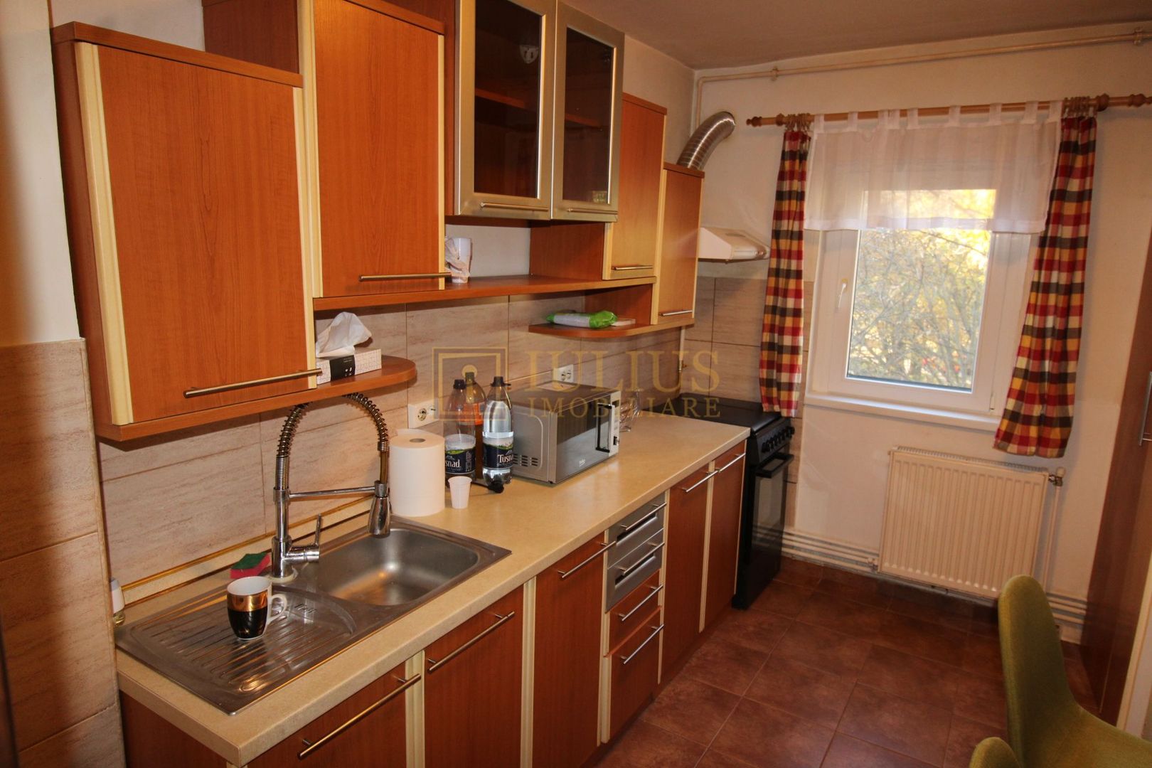 3 camere, 2 bai, centrala proprie, la 7 minute de Spitalul Judetean - Poză 8