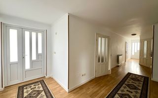 Casa de vacanta spatioasa de vanzare 6 dormitoare in Gura Humorului - Poză 13