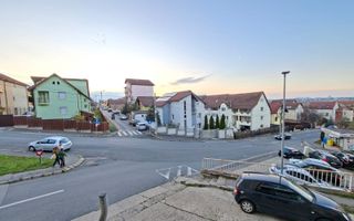 Apartament 4 camere 2 bai garaj subteran si 2 balcoane in zona Strand - Poză 1