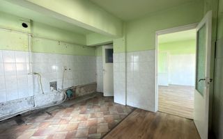 Apartament 4 camere Etaj IV, MV1, Zona Ludy - Str. Regele Ferdinand I - Carei - Poză 4