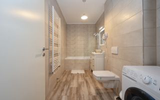 Garsonieră 39 mp Decomandată | Mobilată Modern | Tractorul – Coresi Mall - Poză 8