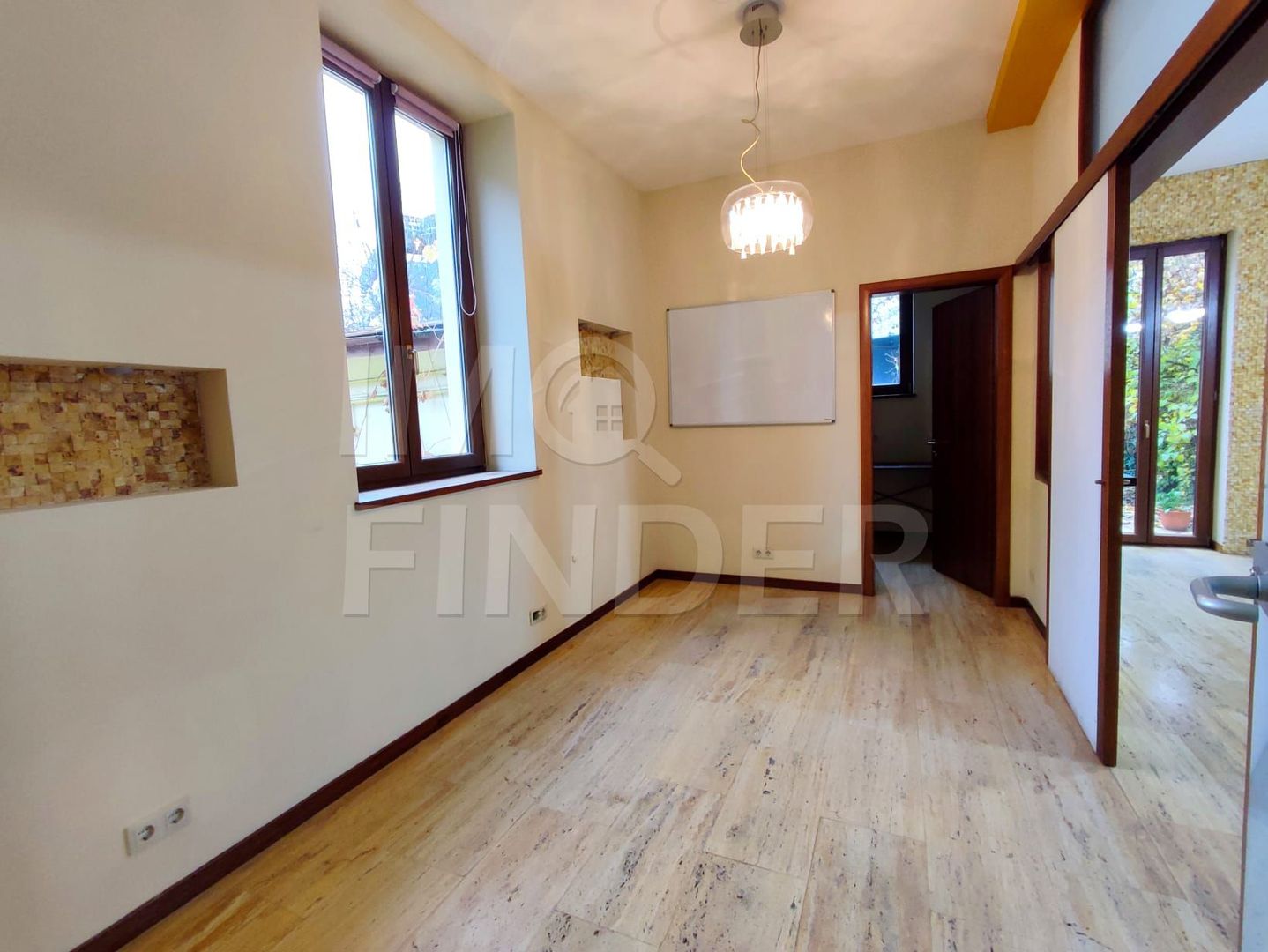 Spatiu  Finisat zona Centrala - Poză 1