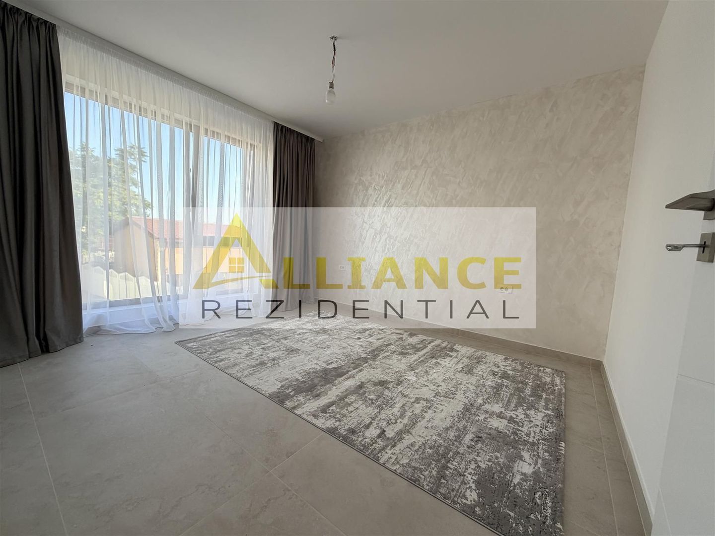 Casă individuală  5 camere 3 băi - Poză 3