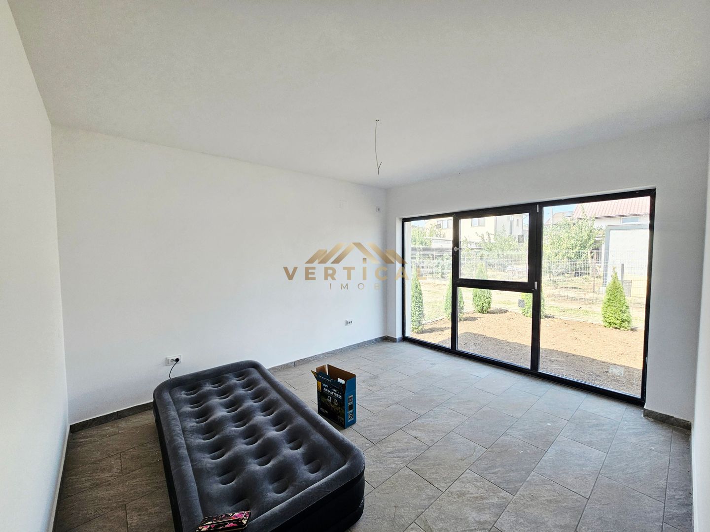 Casă individuală de vânzare – Confort, eficiență și curte proprie - Poză 9