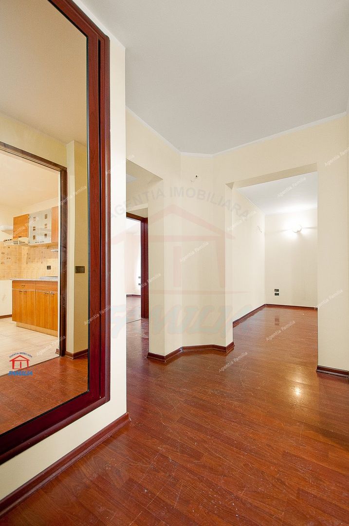 Apartament 3 camere dec in Galati Micro 21 vedere la Dunare langa turn - Poză 13
