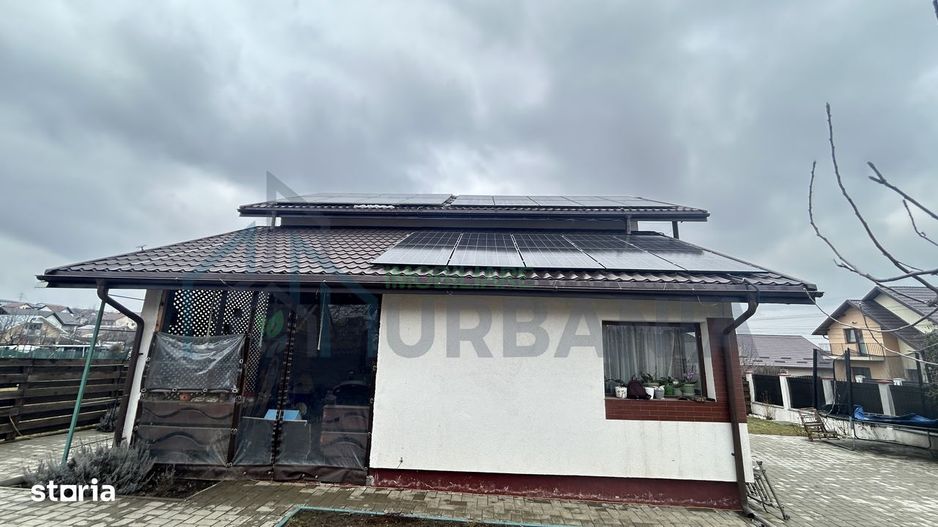 Casă spațioasă cu 4 camere, curte împrejmuită - Poză 3