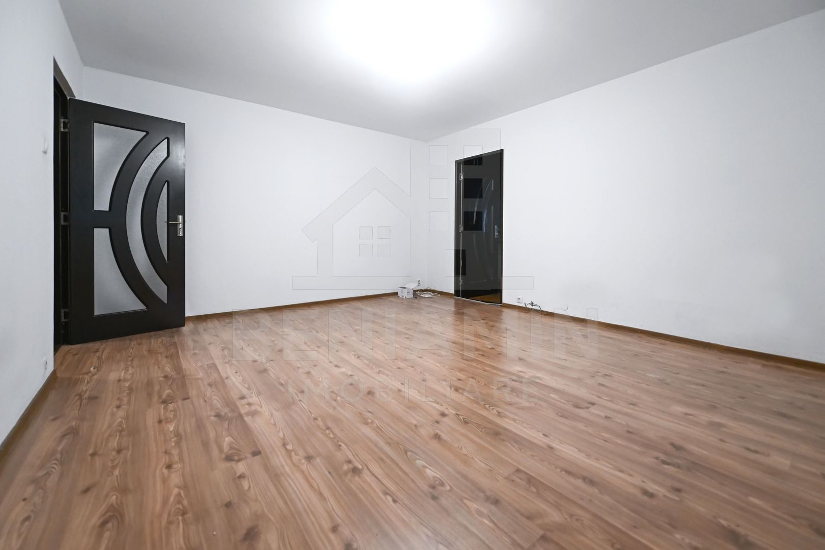 Apartament 2 camere-Rovine-parter-centrala proprie-54mp - Poză 2