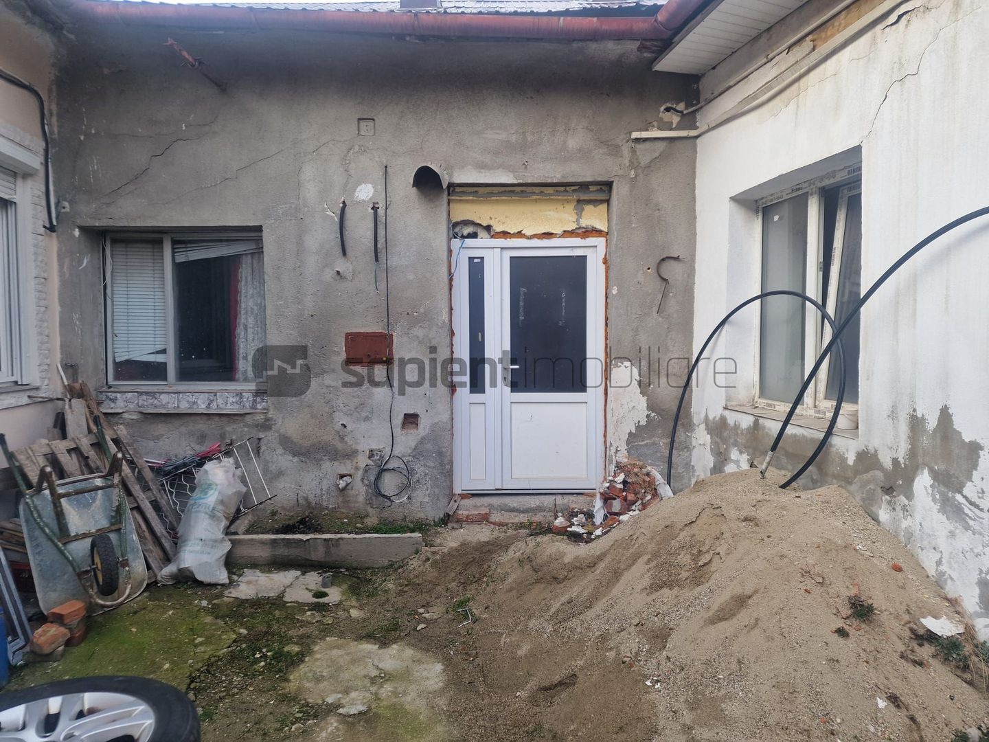 Casa Centrala Curte Comuna - Poză 5