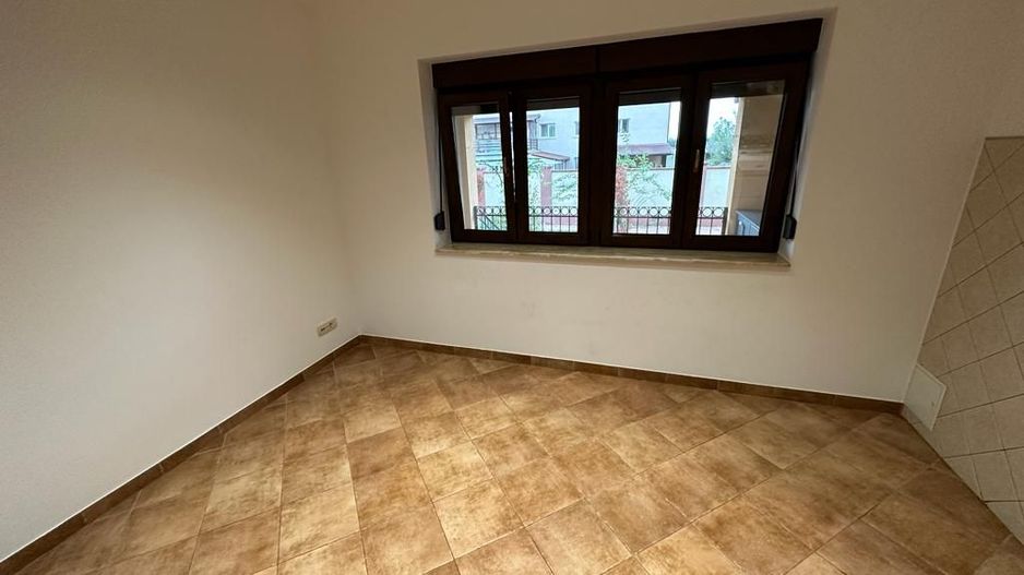 VILA  - ARADULUI. -British - Poză 18