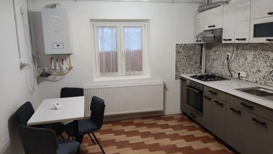 AP. 3 CAMERE GORJULUI, LOC PARCARE, BOXA SUBSOL, CENTRALA TERMICA - Poză 6