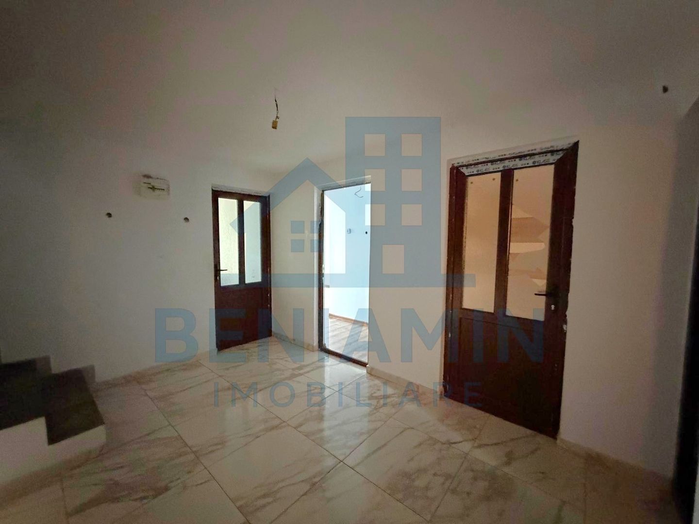 Casa situata in Catargiu Baraganului P+1+M suprafata 170mp-zona buna - Poză 7