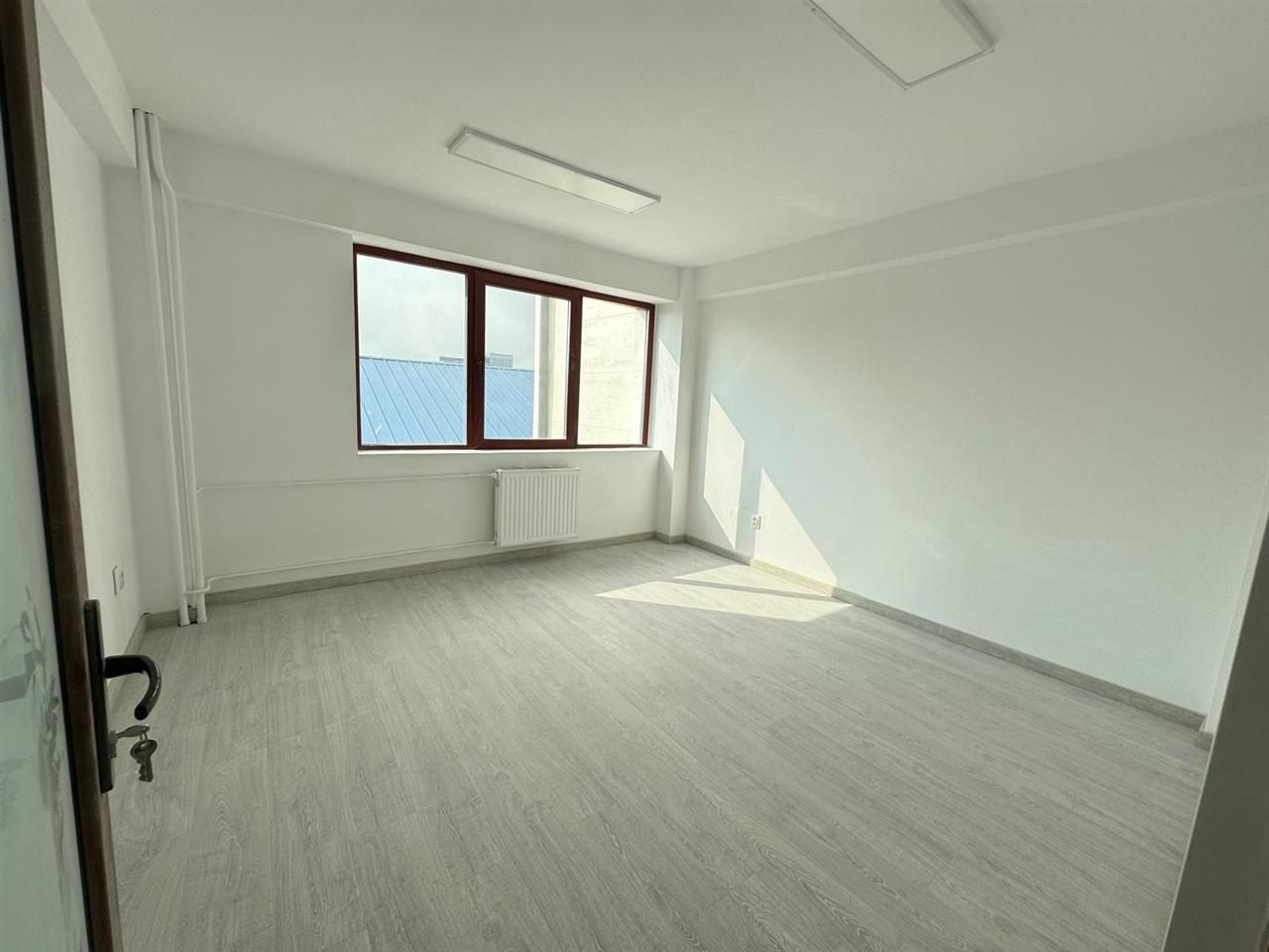 Spatii comerciale moderne de inchiriat, in cladire recent renovata - Poză 9