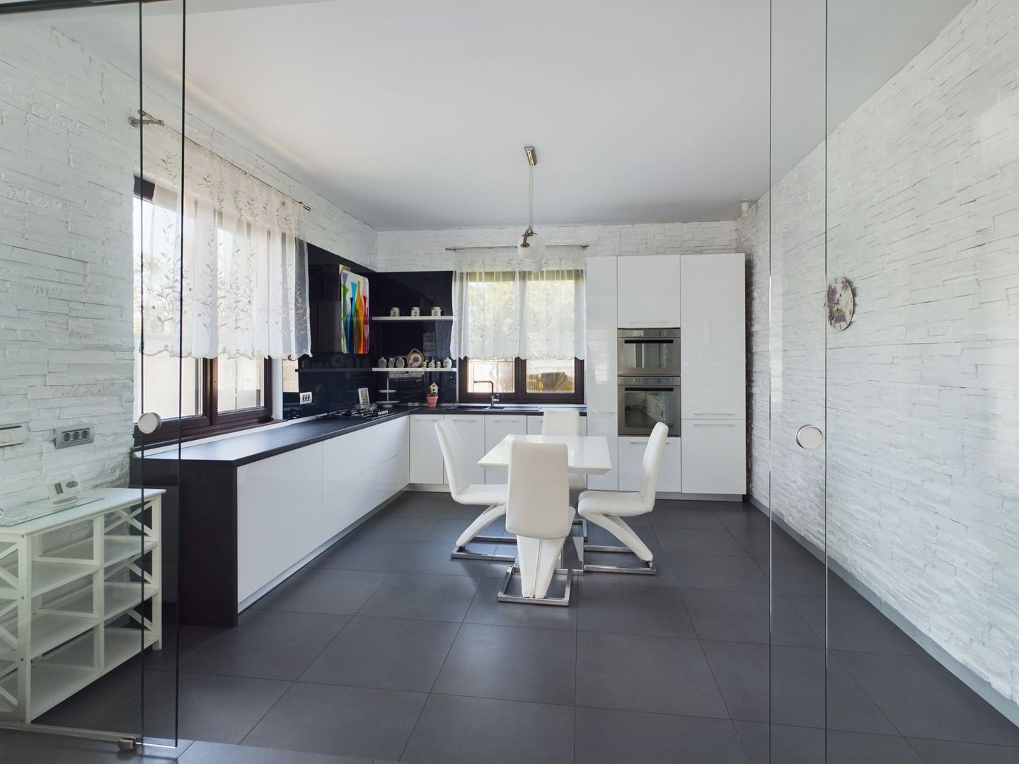 Vilă modernă cu 5 camere Curtici - Poză 4