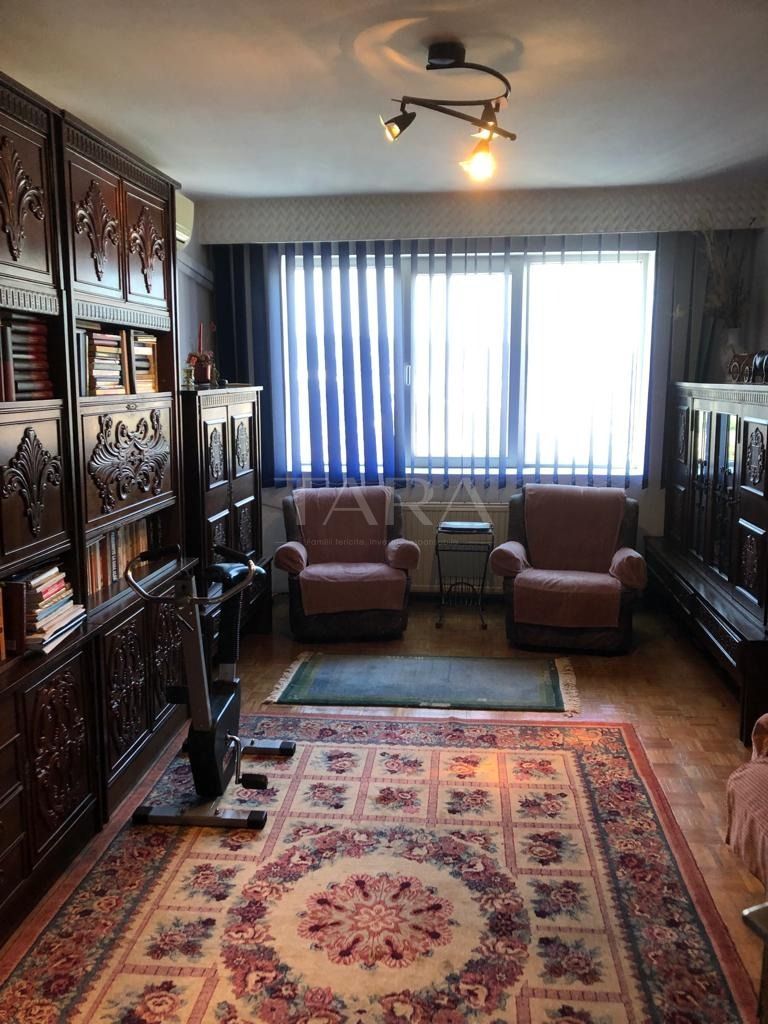 Apartament 3 camere Piața Abator, decomandat, priveliște panoramică. - Poză 1