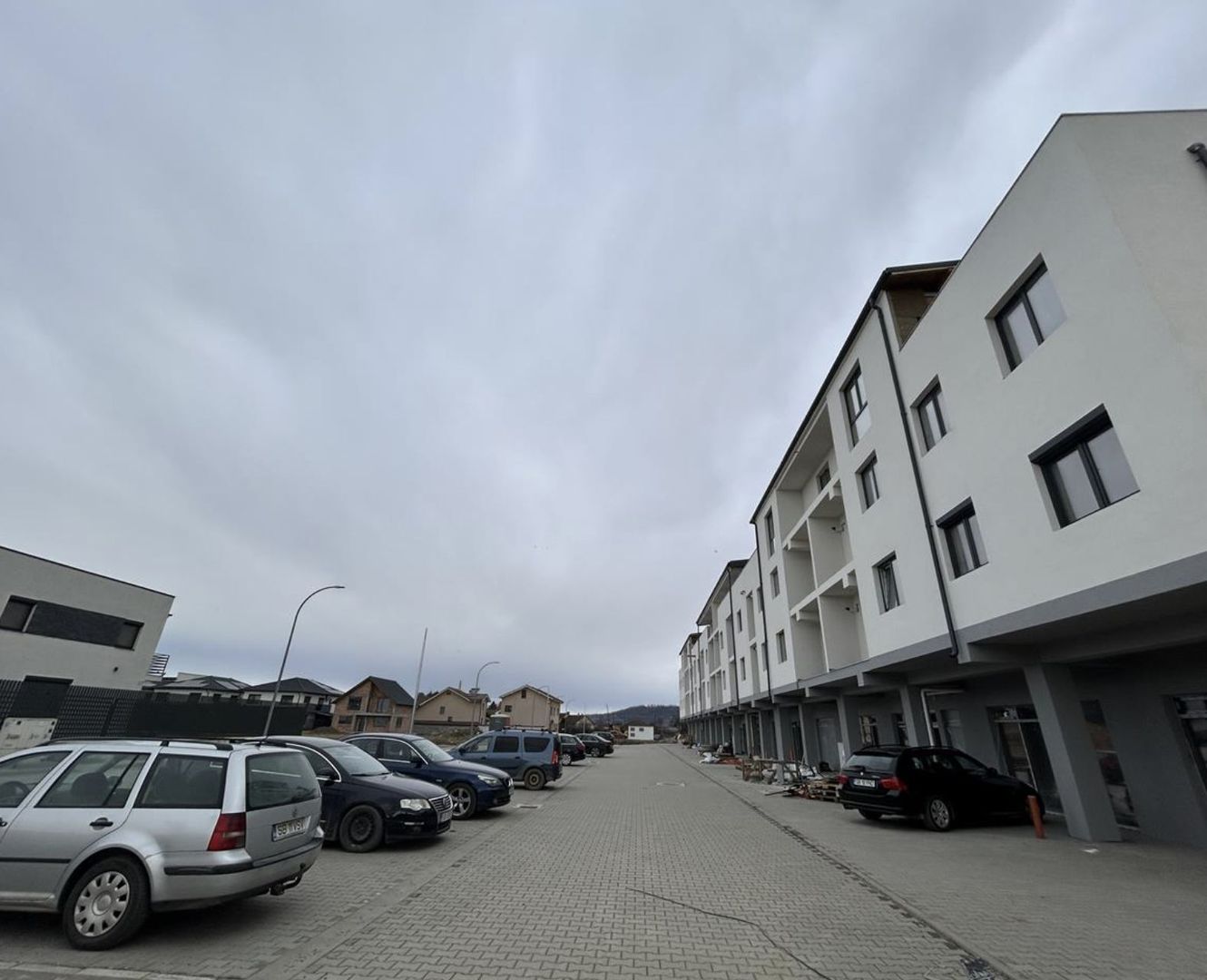 Apartament nou, etaj 1, 2 balcoane, incalzire pardoseala - Poză 2