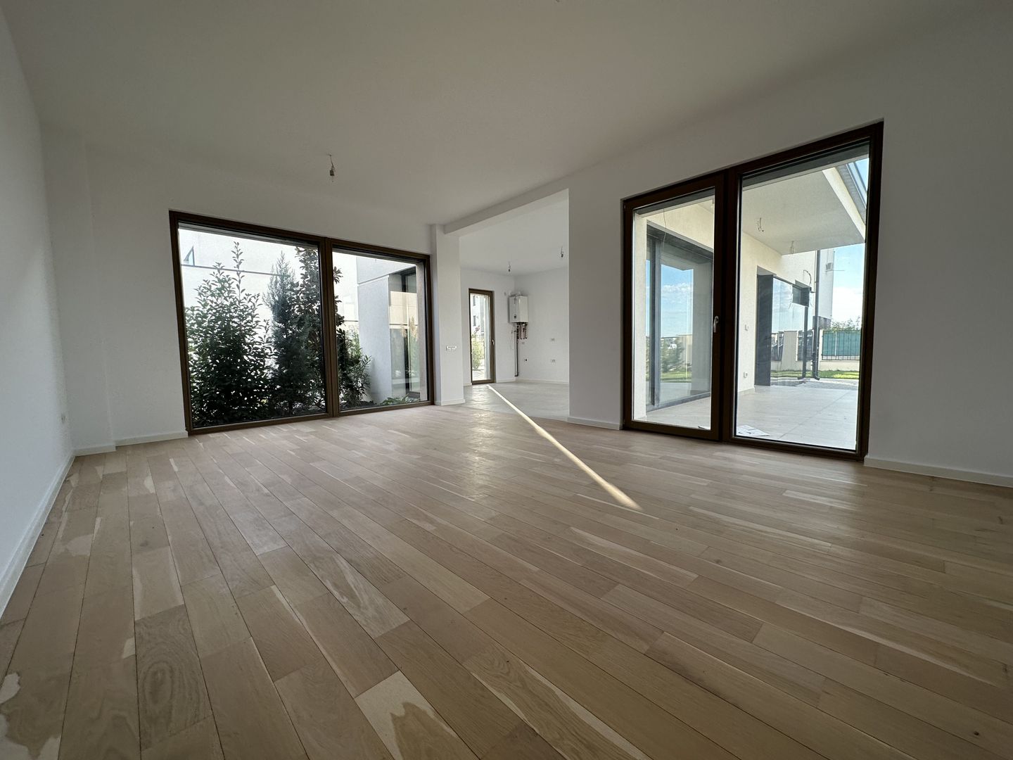 Casa cu 5 camere - Dumbarvita - Poză 9