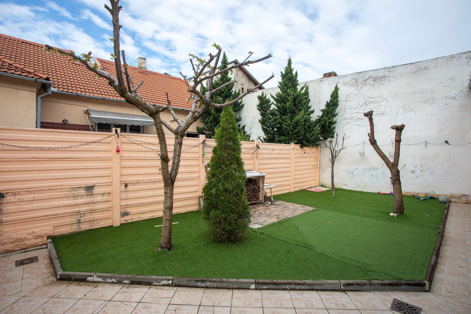 Vilă, singur în curte, central, Oradea 128 mp. 800  E/lună. Comision 0 - Poză 3