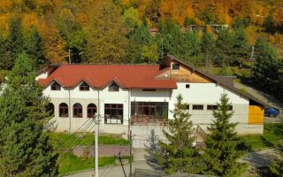 Complex turistic de vânzare în Slănic Moldova - hotel, pensiune - Poză 1