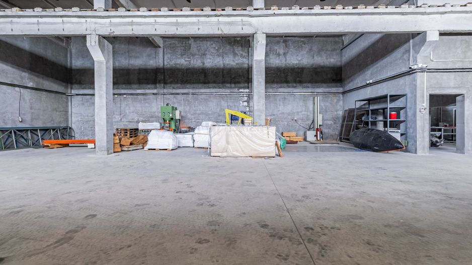 Hala industriala Codlea ,se poate impartii in doua - Poză 5