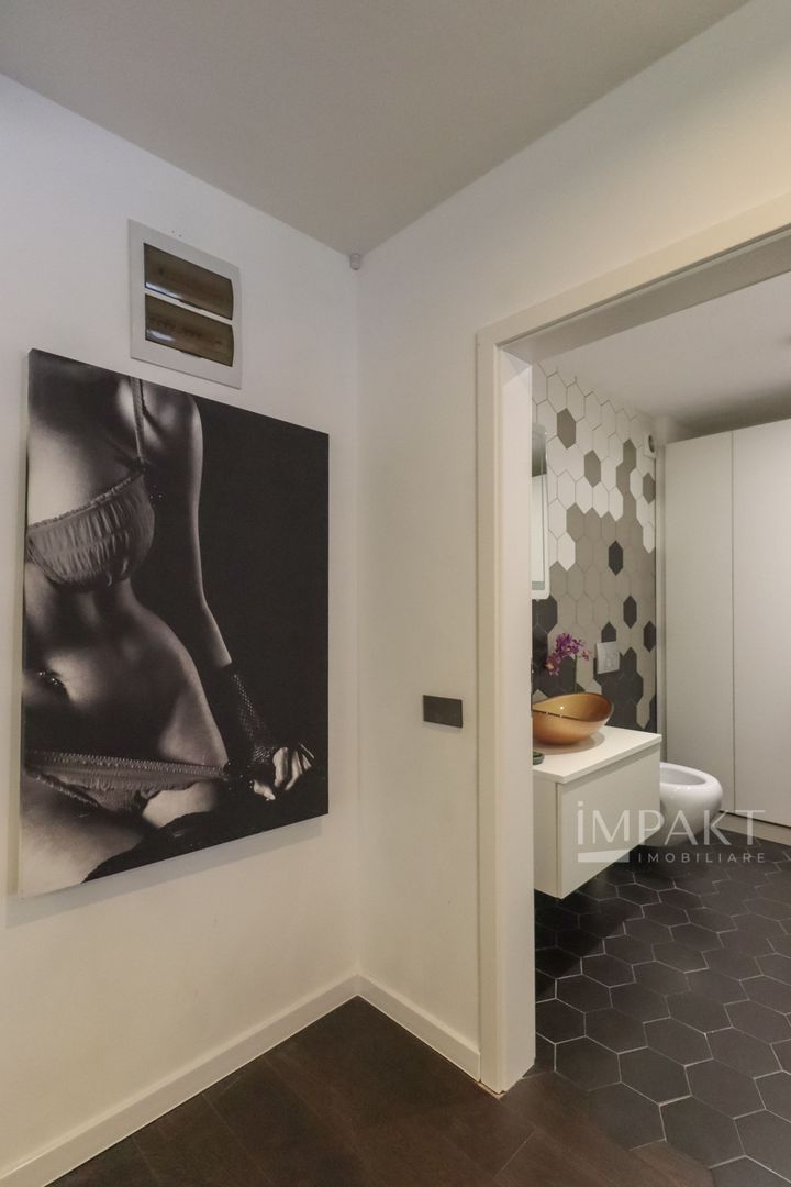 Apartament spatios cu balcon si terasa, complet mobilat, Europa! - Poză 22