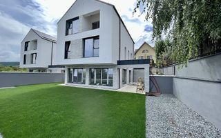 Casă individuală cu panoramă spre oraș zona de case și vile - Poză 1