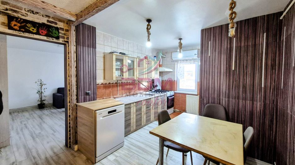 COMISION 0 |Apartament 3 camere | decomandat | spatios | zona Micro 3 - Poză 3
