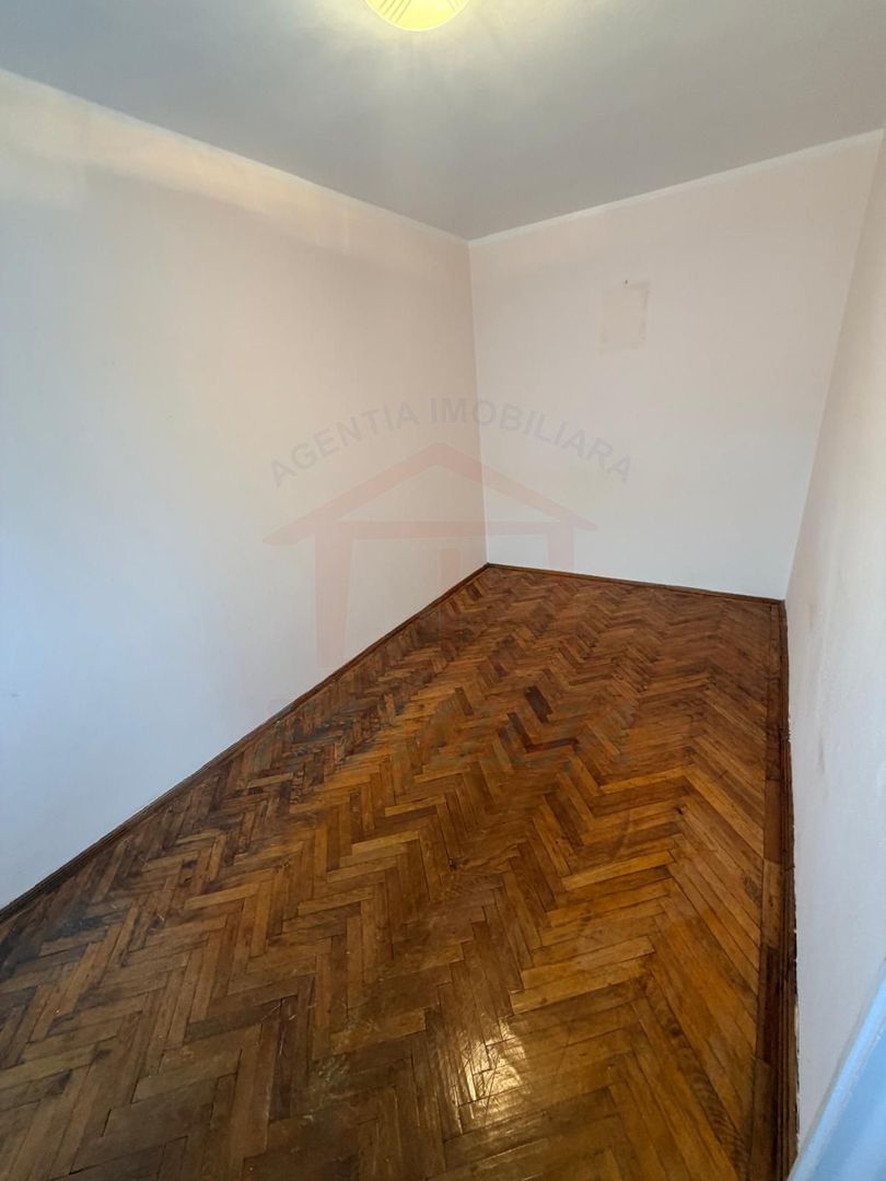 Vanzare apartament cu 4 camere in Micro 13, etaj 3, pret 65 000 euro - Poză 5